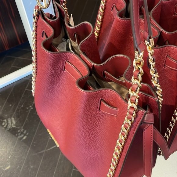 MICHAEL KORS
Mina Large Chain Shoulder Tote Bag
Dark Cherry 
NWT - Picture 3 of 16